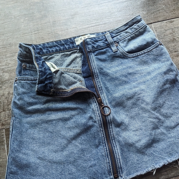 FP WE THE FREE Zip It Up Denim Jean Mini Skirt Frayed Hem - Picture 4 of 6
